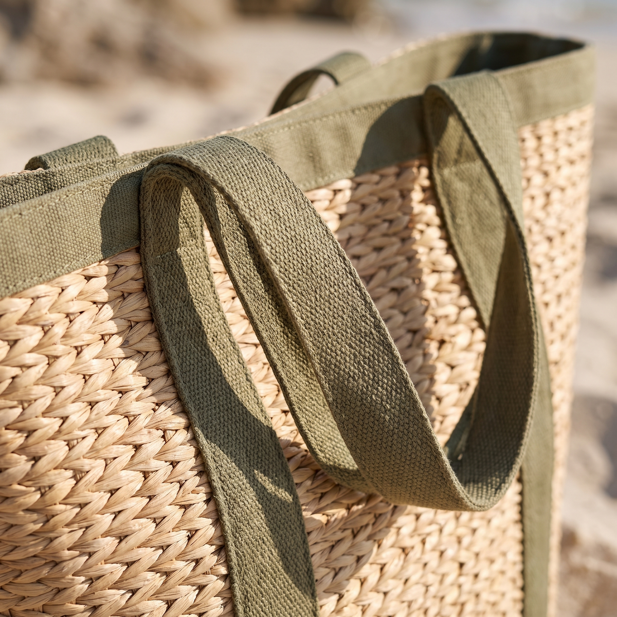 Carryall Beach Bag - The Vacay — detail shot