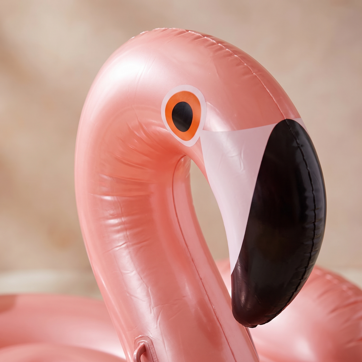 Luxe Ride-On Flamingo Float - Pink — detail shot