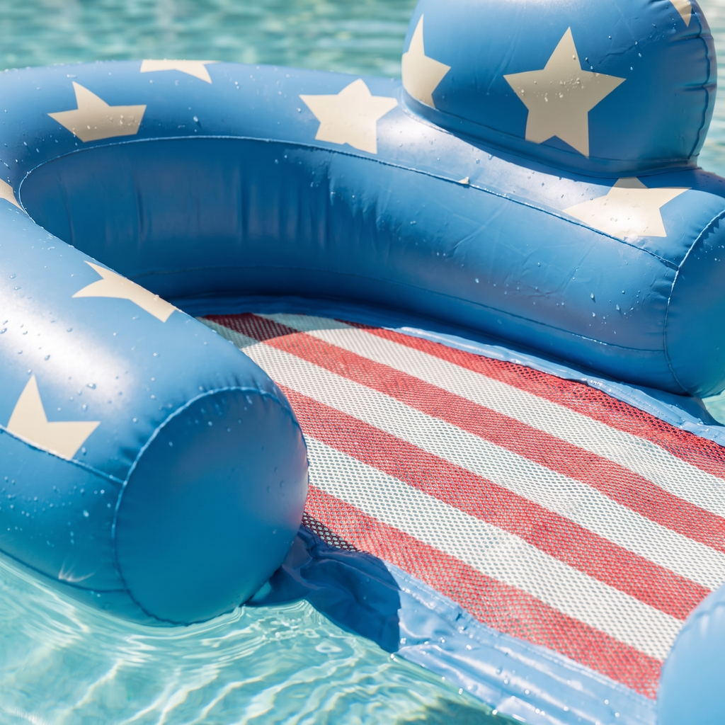 Mesh Chair Float - Stars & Stripes — detail shot