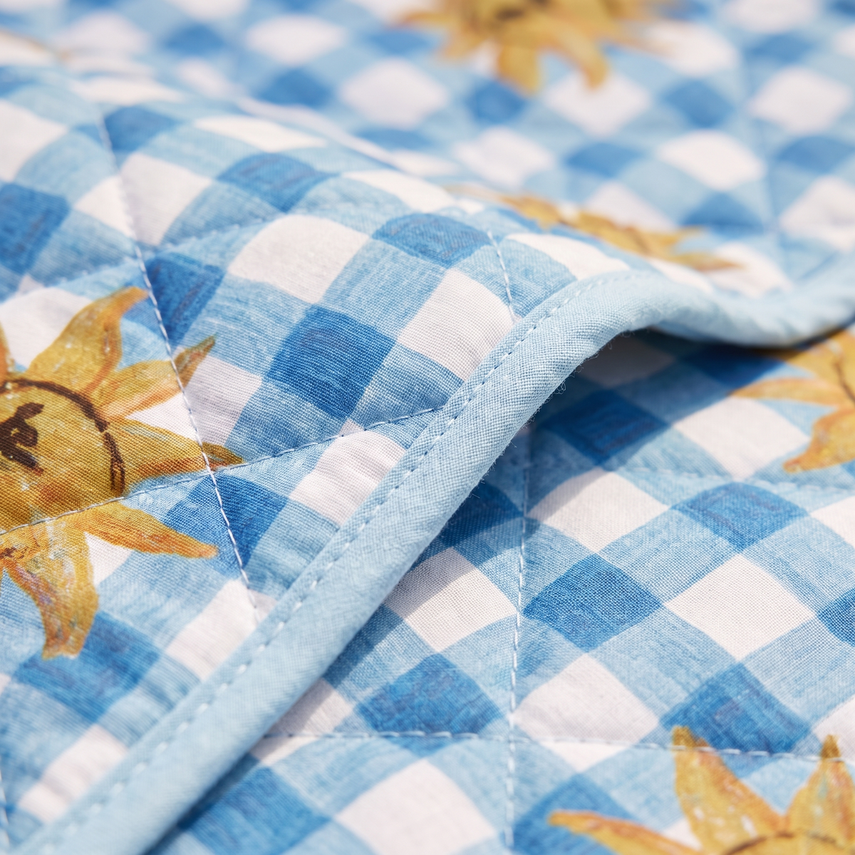 The Gatherer XL Picnic Rug - Sundazed — detail shot
