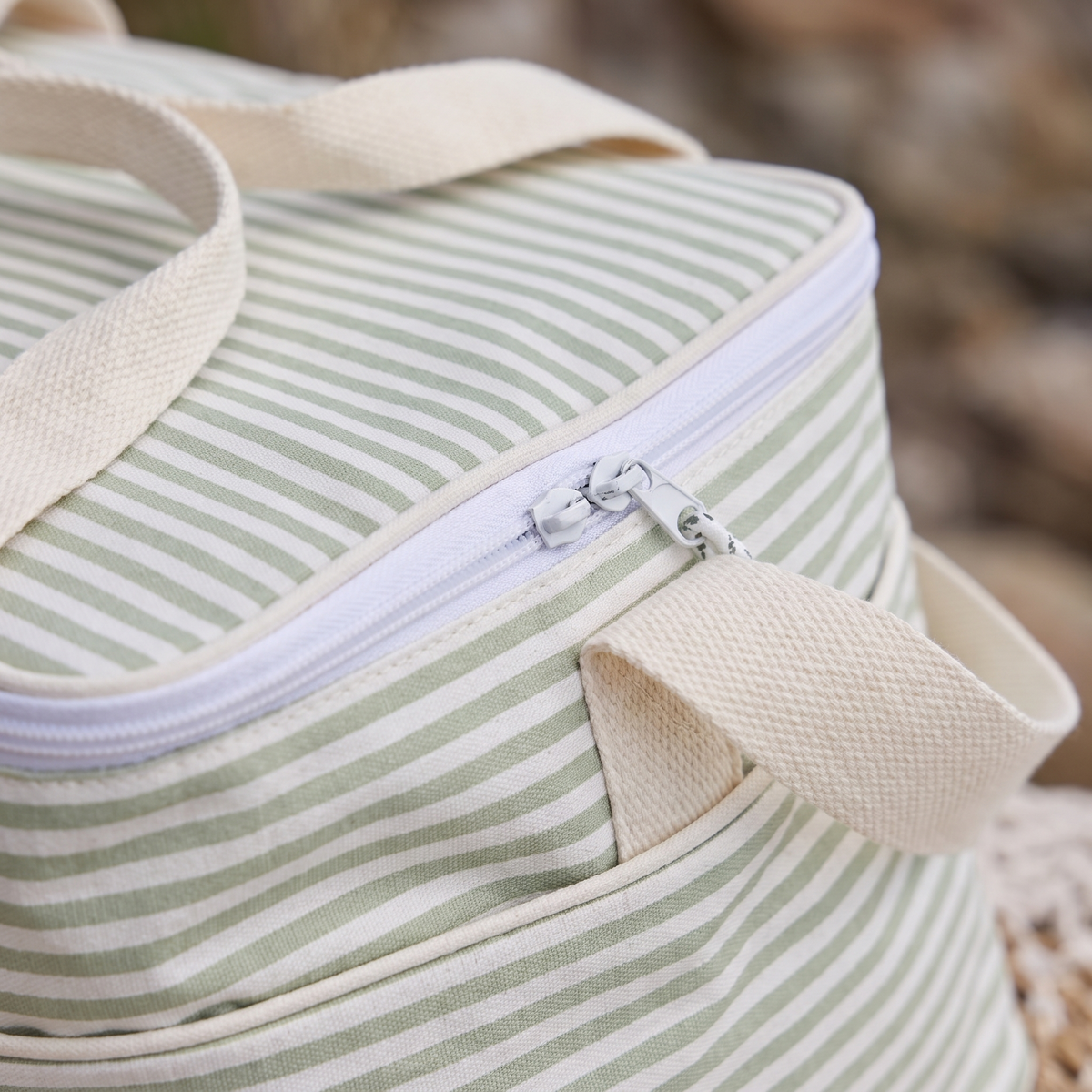 Light Cooler Bag - Sea Sage — detail shot