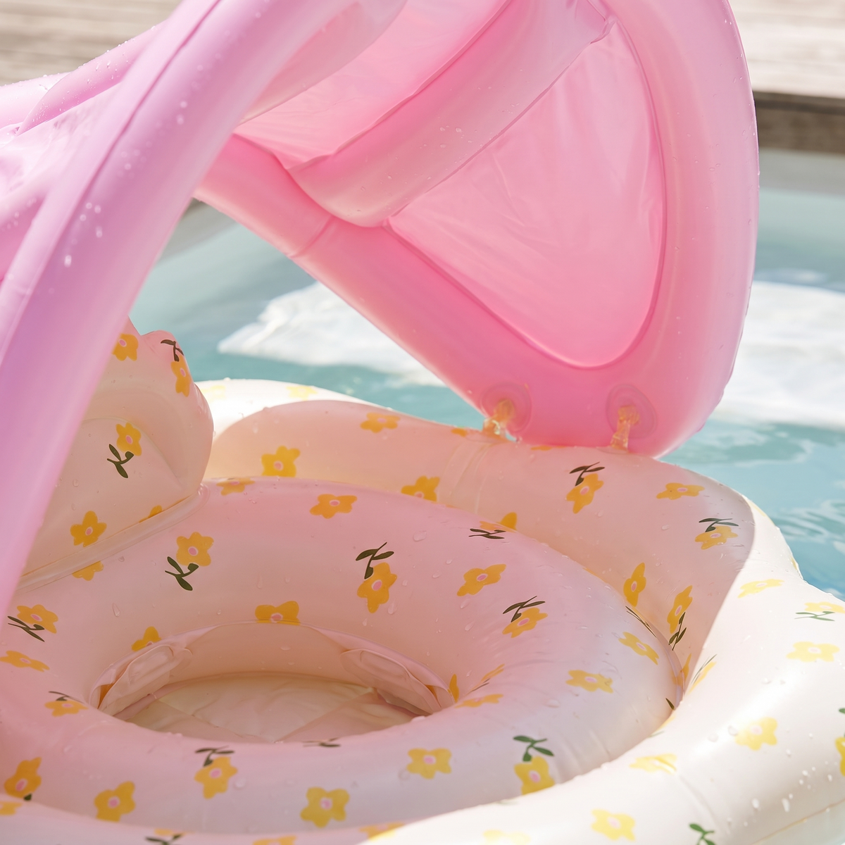 Baby Float - Mima — detail shot