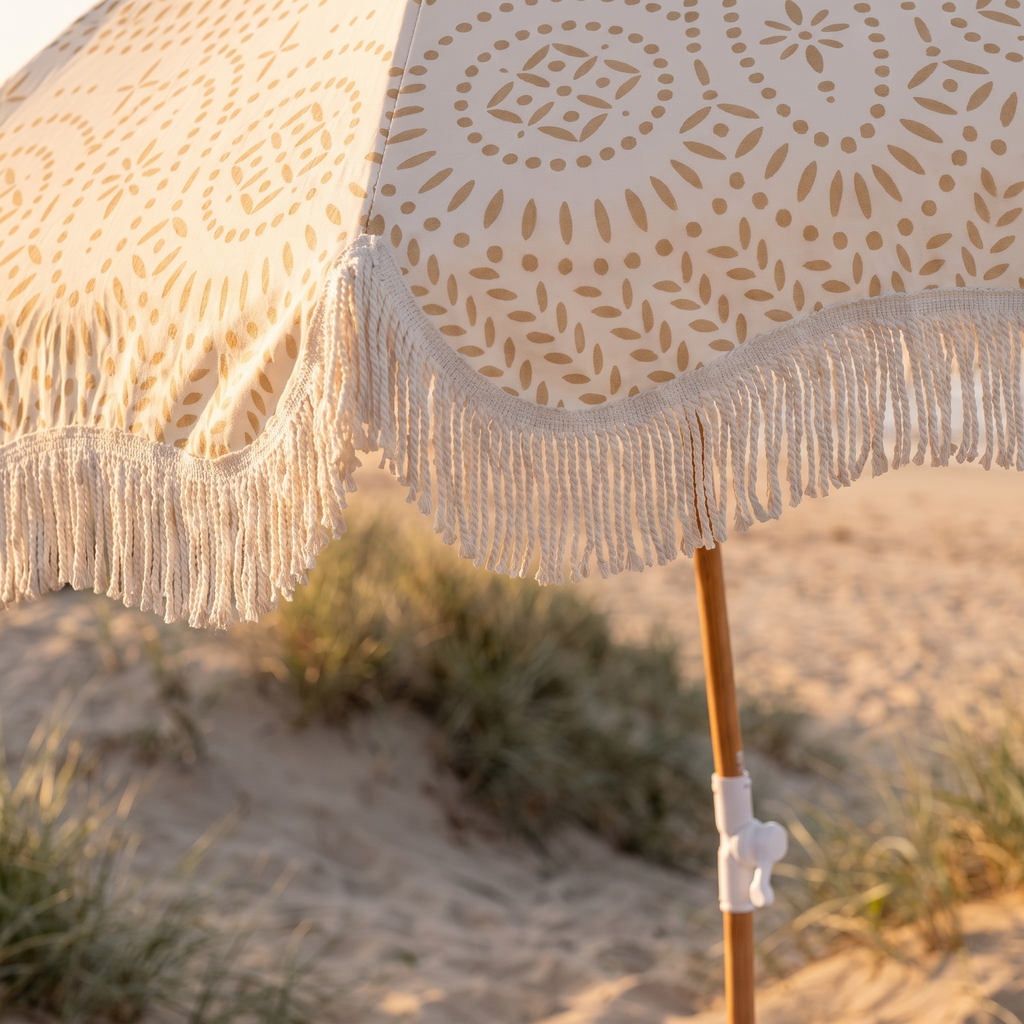 The Holiday Beach Umbrella - Eyelet — detail shot